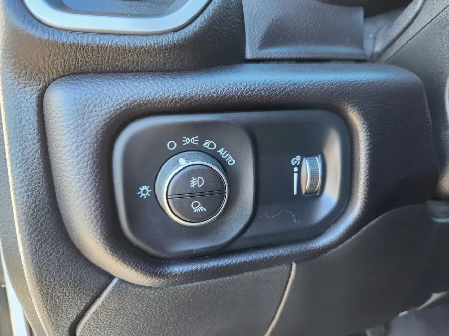 2024 RAM 2500 Big Horn | Photo 6 of 32