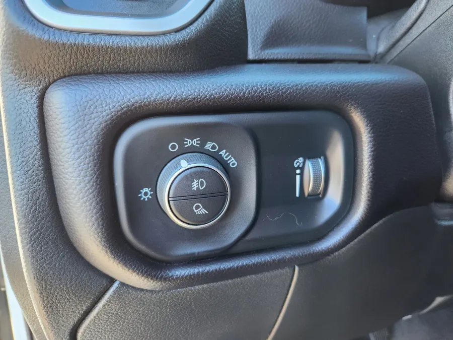 2024 RAM 2500 Big Horn | Photo 6 of 32