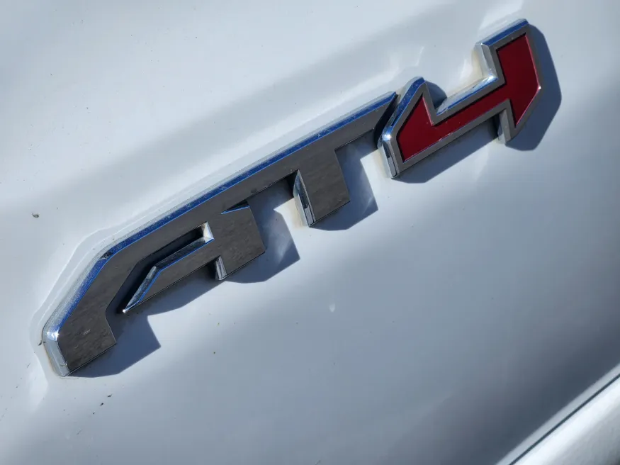 2022 GMC Sierra 1500 AT4 | Photo 7 of 22