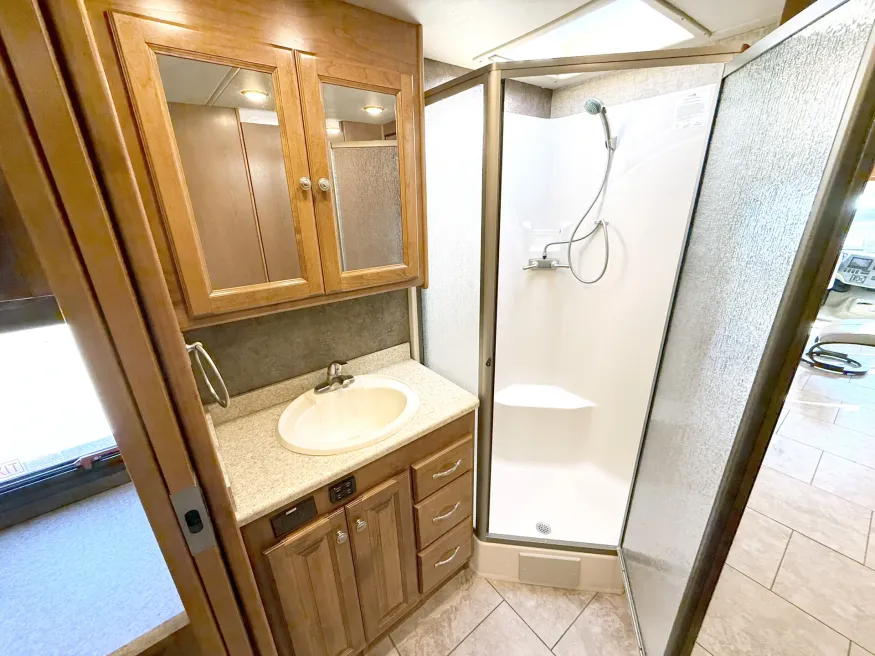 2015 Tiffin Allegro Open Road 34TGA | Photo 15 of 31