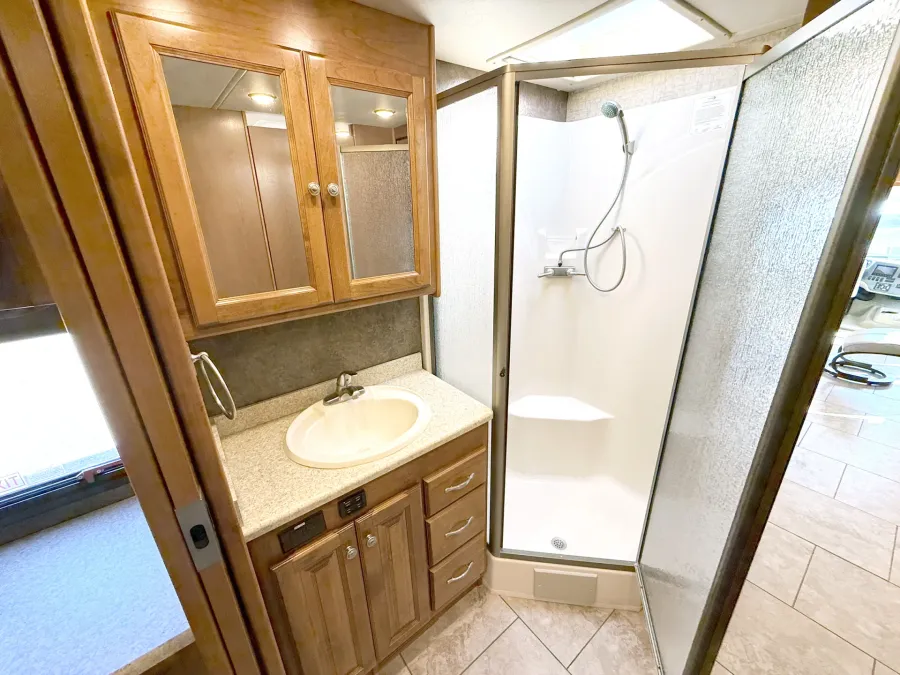 2015 Tiffin Allegro Open Road 34TGA | Photo 15 of 31