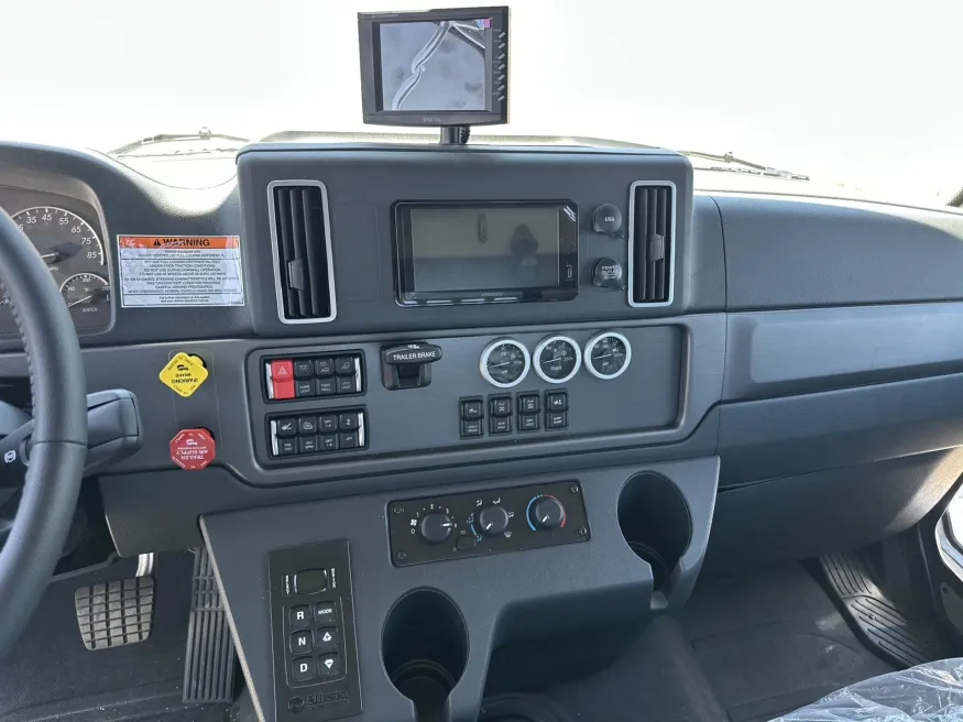 2026 Freightliner M2 106 | Photo 14 of 19