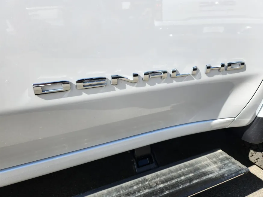 2025 GMC Sierra 3500HD Denali Ultimate | Photo 19 of 29