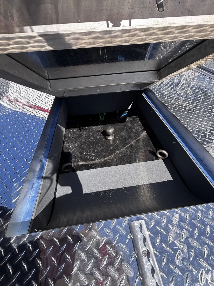 2025 Freightliner M2 106 Summit Hauler | Photo 23 of 27