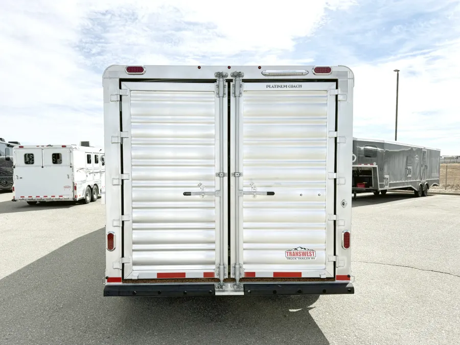 2024 Platinum Coach 4HGN | Photo 9 of 16