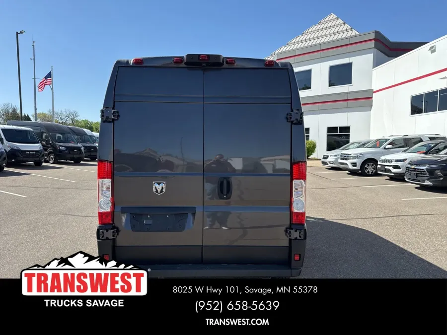 2022 RAM ProMaster 2500 High Roof | Photo 2 of 14