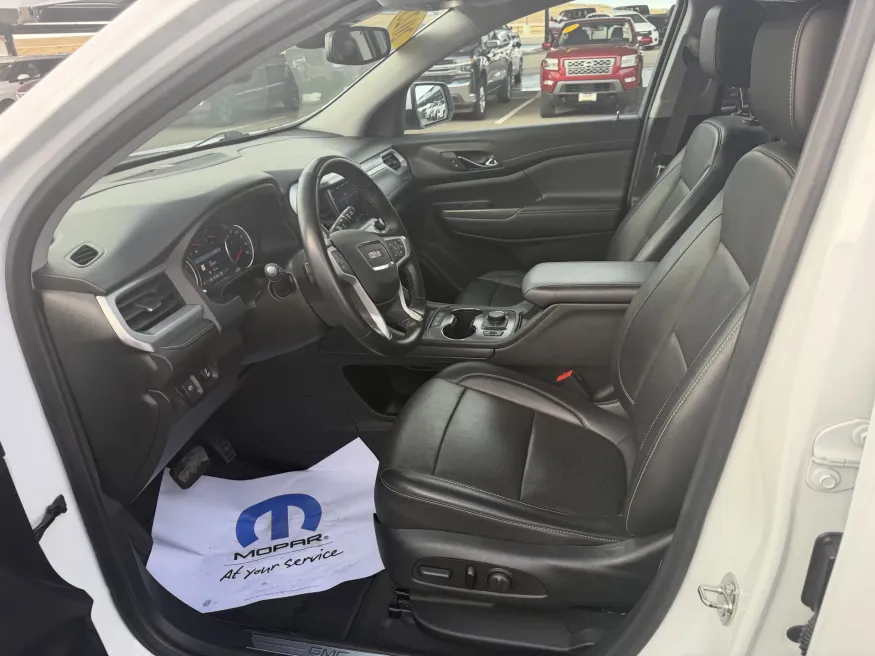 2023 GMC Acadia SLT | Photo 15 of 22