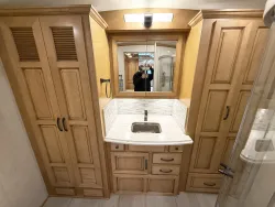 2023 Newmar Dutch Star 3736 | Thumbnail Photo 19 of 30