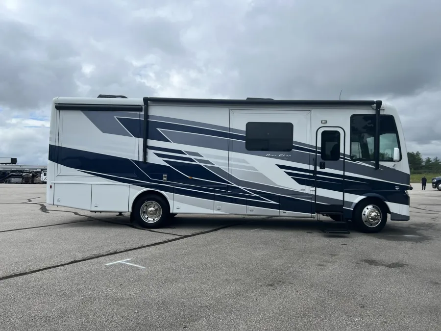 2026 Newmar Bay Star 3225 | Photo 4 of 23