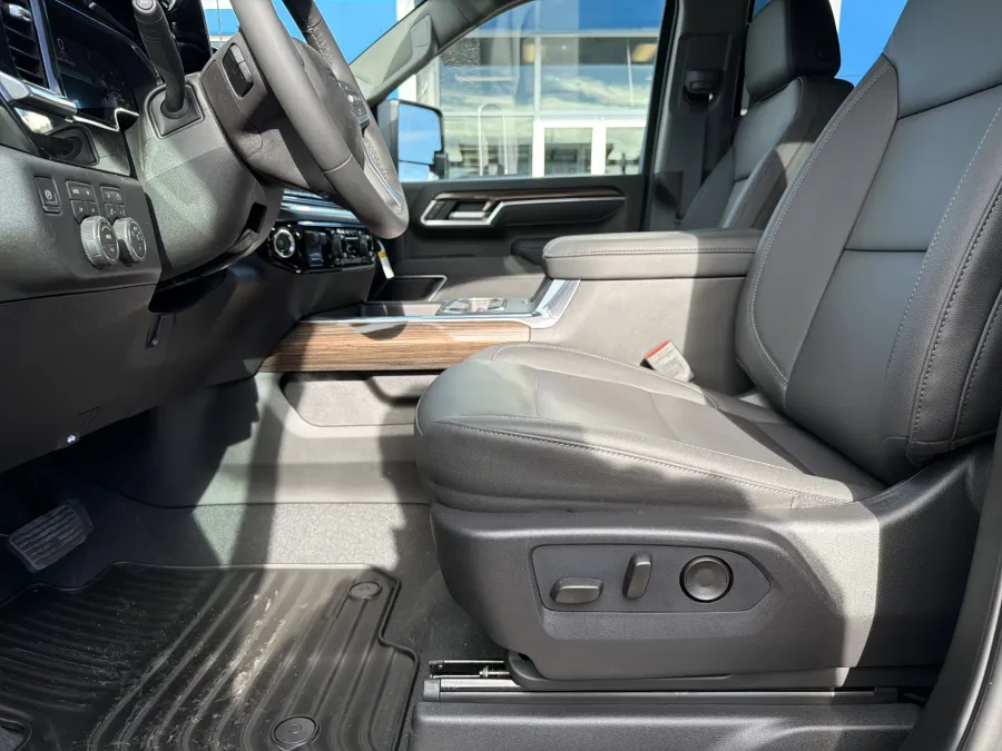 2026 Chevrolet Silverado 2500HD LT | Photo 14 of 20