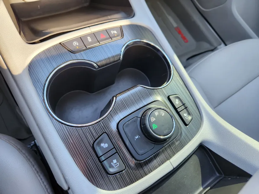 2021 GMC Acadia SLT | Photo 25 of 29