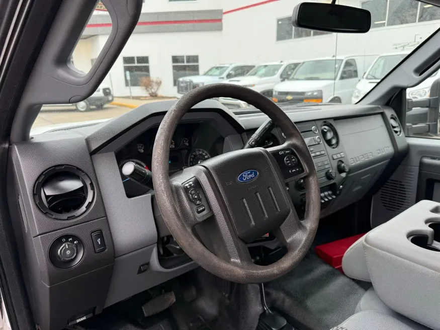 2016 Ford Super Duty F-550 XL | Photo 3 of 20