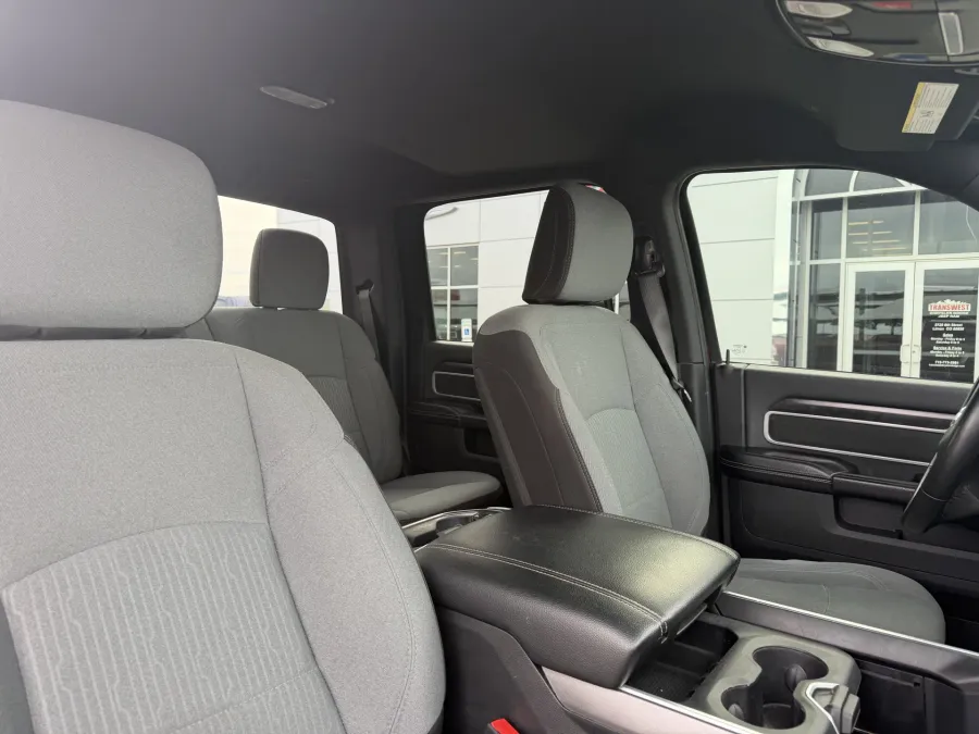 2024 RAM 2500 Big Horn | Photo 11 of 19