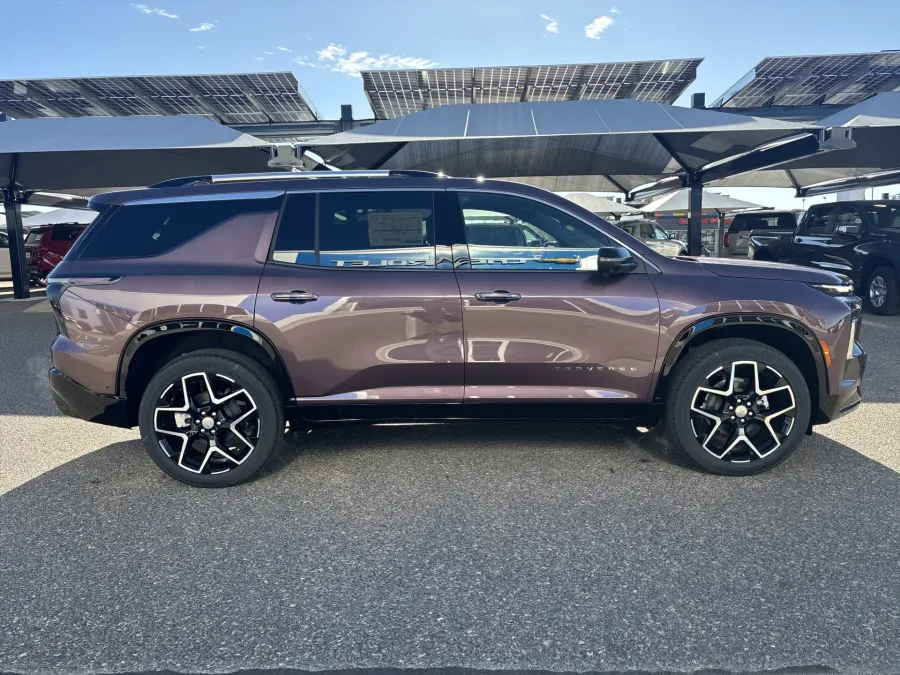 2026 Chevrolet Traverse AWD High Country | Photo 5 of 26
