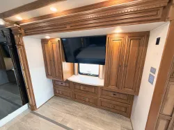 2020 Newmar Dutch Star 4328 | Thumbnail Photo 15 of 31