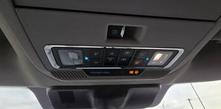 2026 Ford Super Duty F-350 | Photo 30 of 36