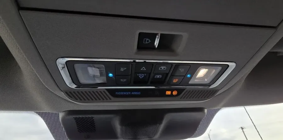 2026 Ford Super Duty F-350 | Photo 30 of 36