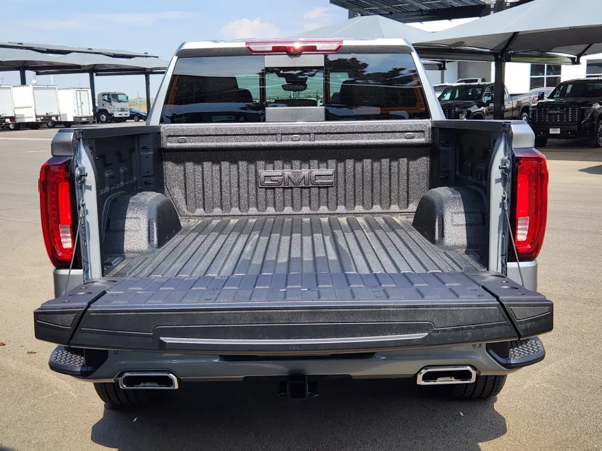 2026 GMC Sierra 1500 Denali | Photo 15 of 31