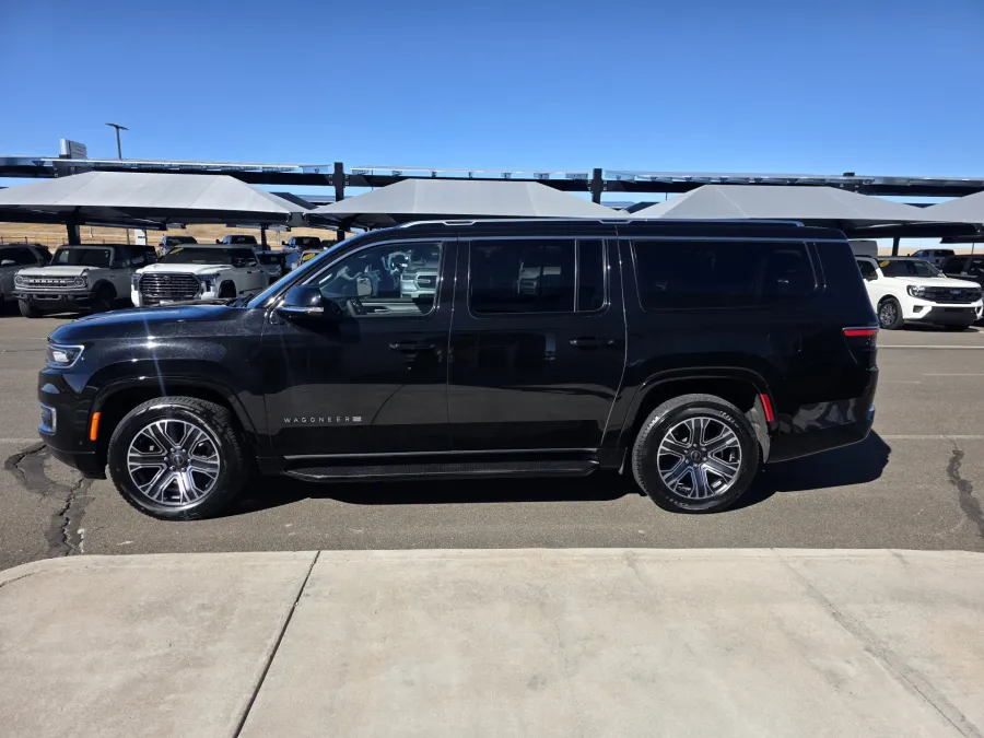 2025 Jeep Wagoneer L Base | Photo 4 of 34