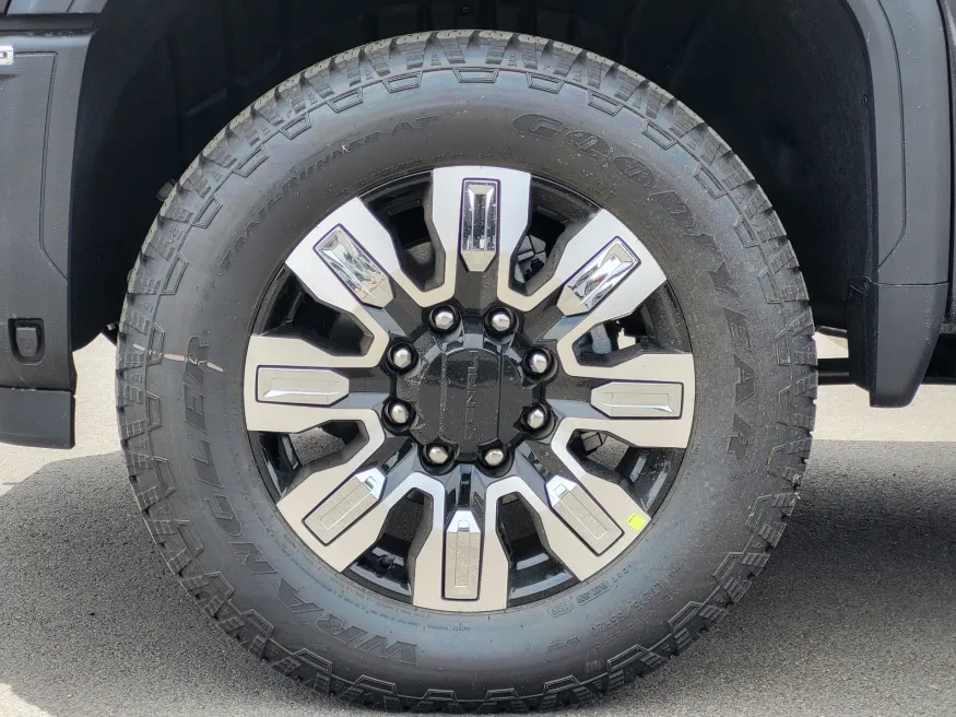 2026 GMC Sierra 2500HD Denali | Photo 9 of 25