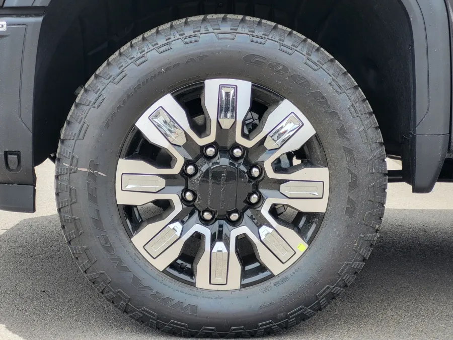 2026 GMC Sierra 2500HD Denali | Photo 9 of 25