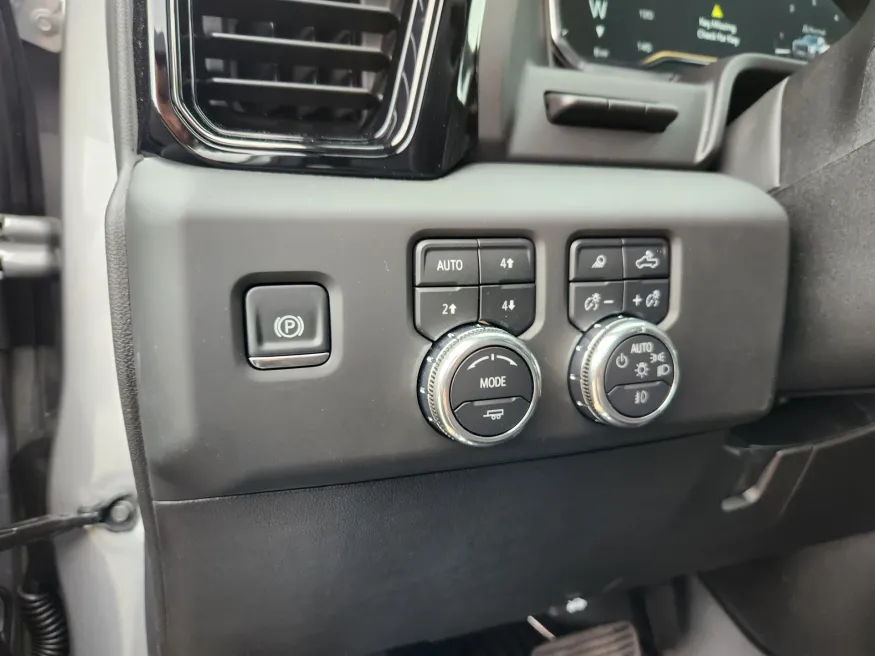 2025 GMC Sierra 2500HD AT4 | Photo 6 of 31