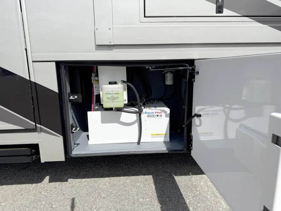 2026 Renegade Explorer 40EBH | Photo 28 of 31