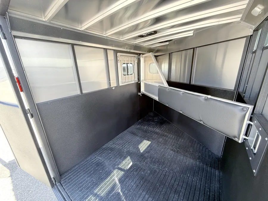 2026 Logan Coach Crossfire 2HBP | Photo 10 of 14