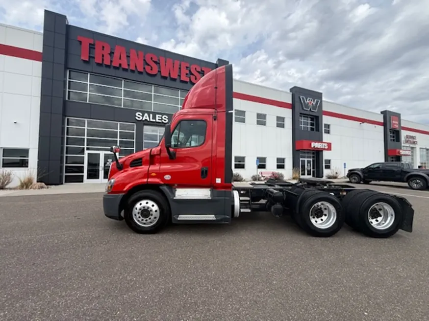 2018 Freightliner Cascadia 113 | Photo 1 of 10