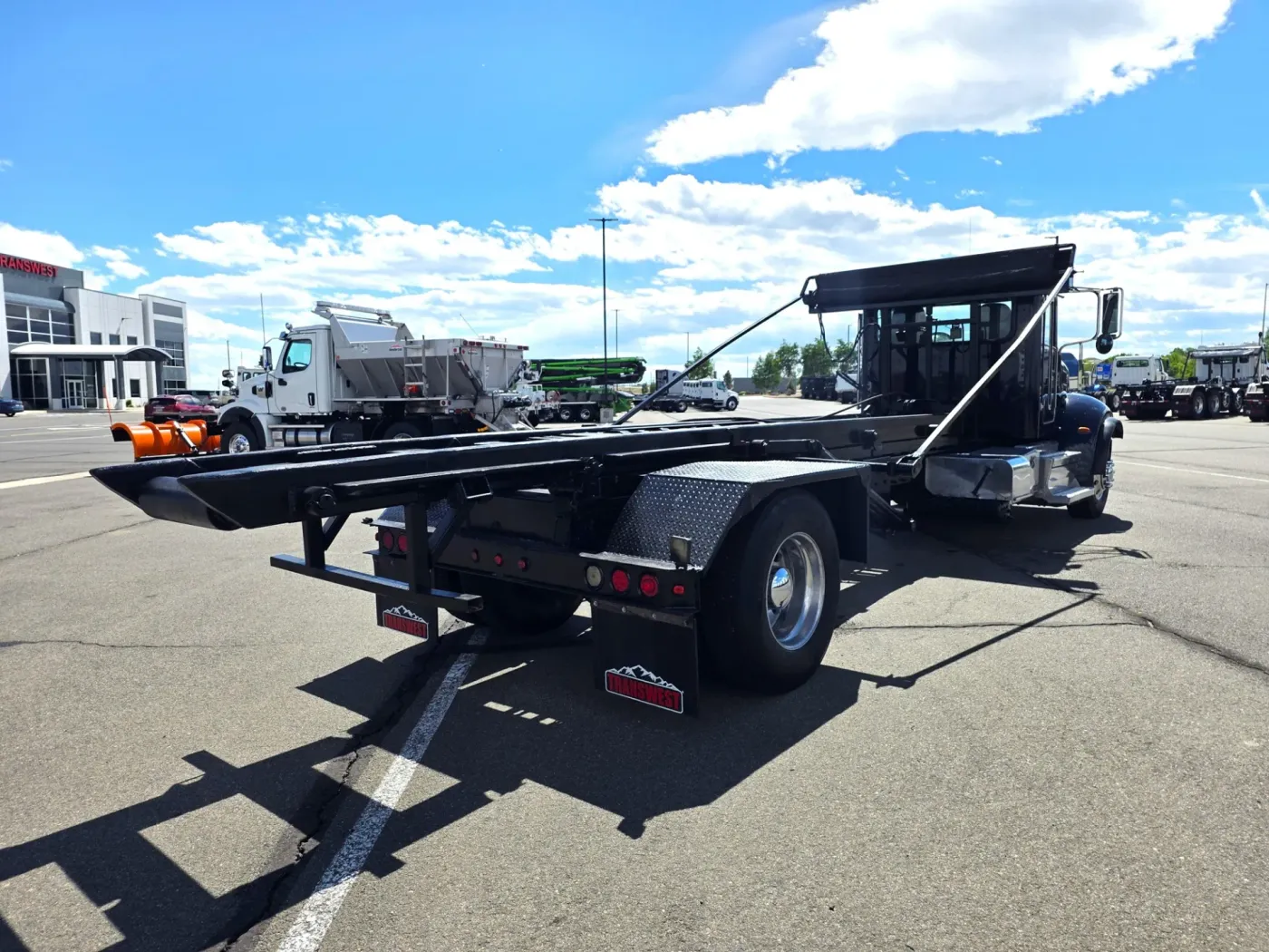 2022 Peterbilt 337 | Photo 5 of 23