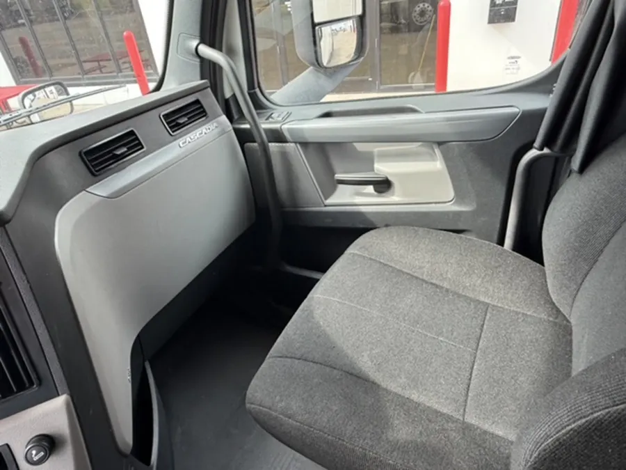 2019 Freightliner Cascadia | Photo 14 of 20