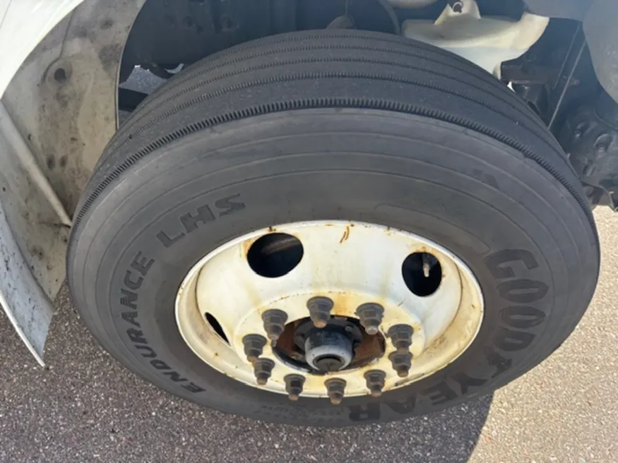 2019 Freightliner M2 106 | Photo 6 of 13