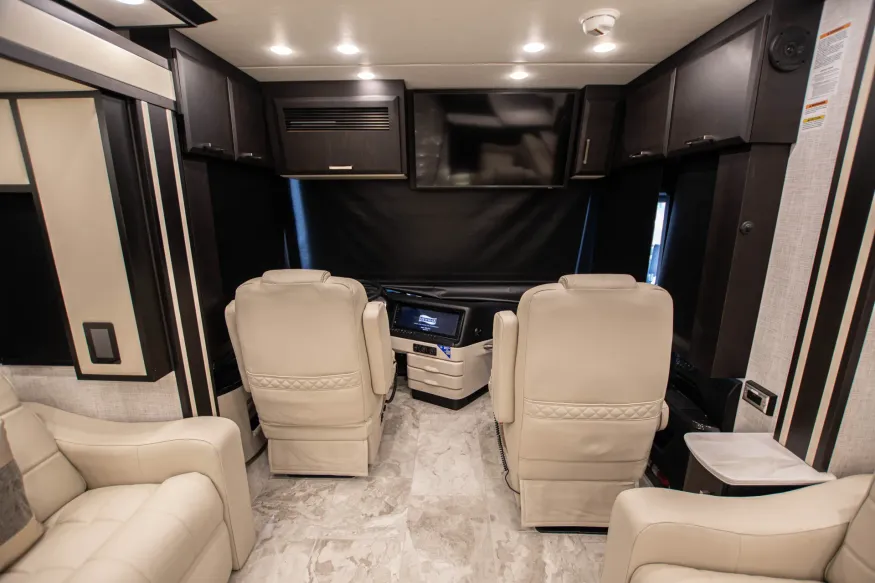 2026 Newmar Essex 4569 | Photo 11 of 35