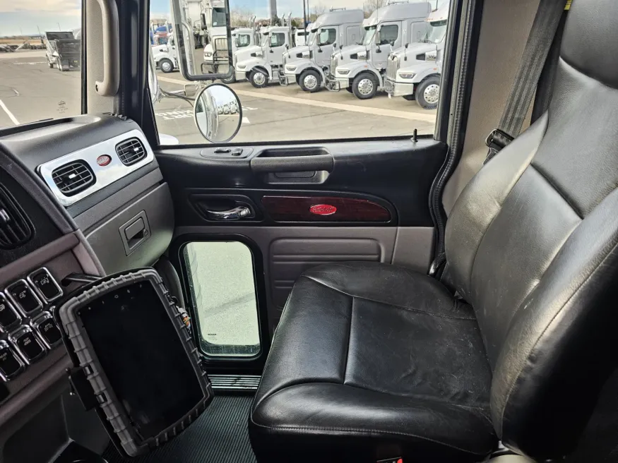2018 Peterbilt 389 | Photo 10 of 20