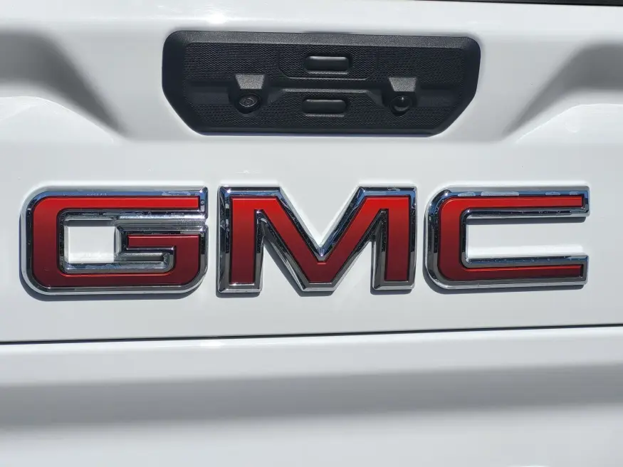2023 GMC Sierra 2500HD AT4 | Photo 10 of 24