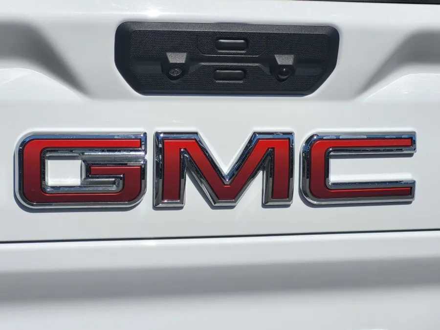 2023 GMC Sierra 2500HD AT4 | Photo 10 of 24