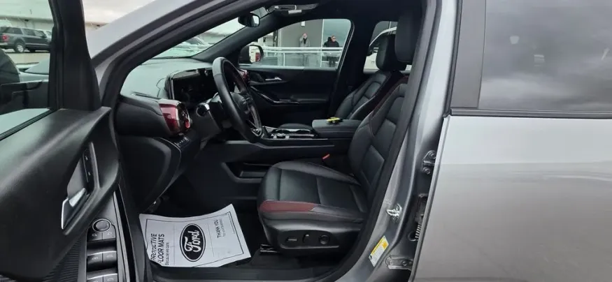 2025 Chevrolet Equinox | Photo 14 of 28