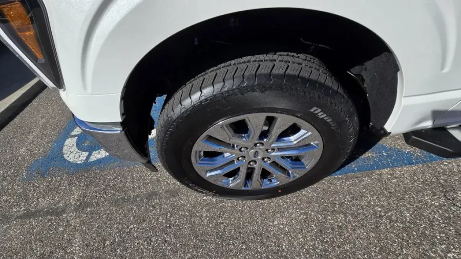 2025 Ford F-150 | Photo 10 of 32