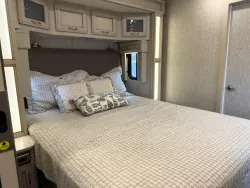 2022 Newmar Canyon Star 3927 | Thumbnail Photo 23 of 28