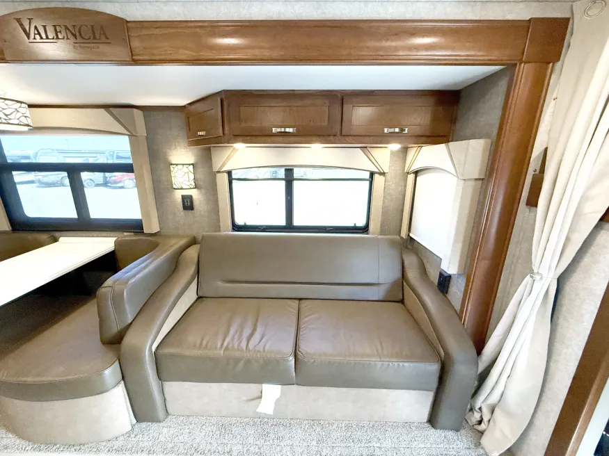 2022 Renegade Valencia 38RB | Photo 9 of 31