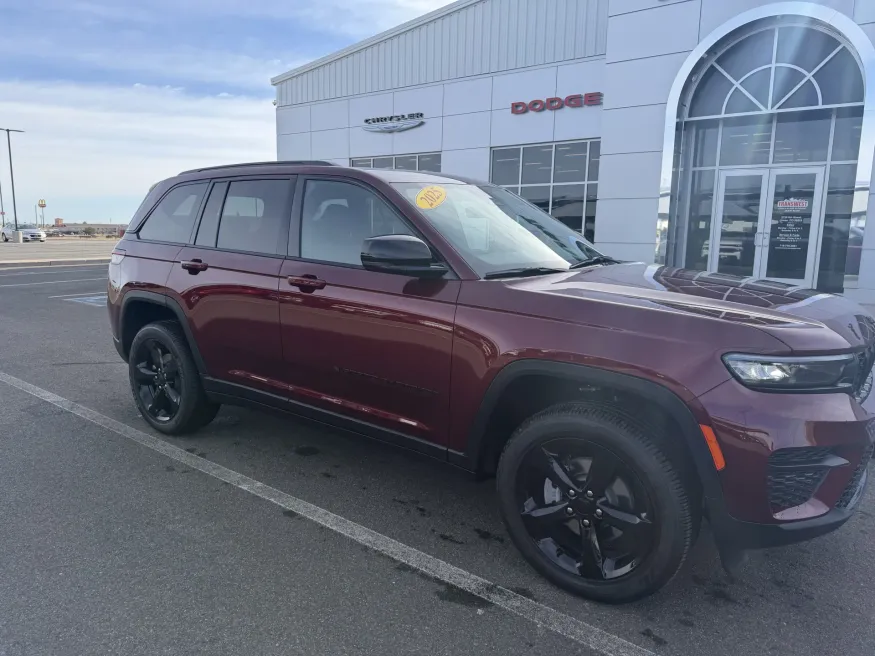2025 Jeep Grand Cherokee Altitude X | Photo 1 of 16