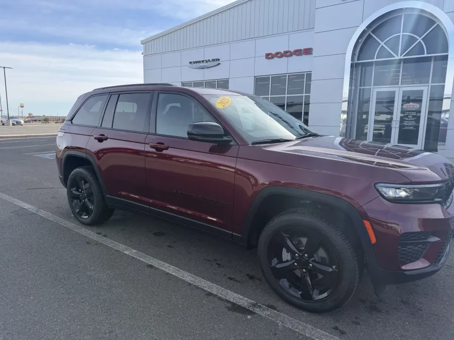 2025 Jeep Grand Cherokee Altitude X | Photo 1 of 16