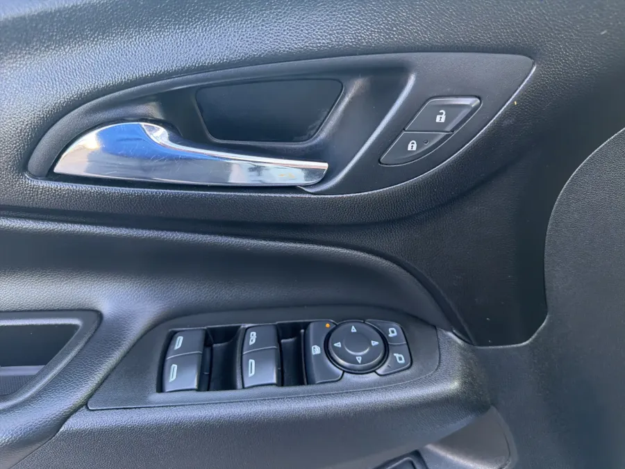 2021 Chevrolet Equinox LT | Photo 12 of 21