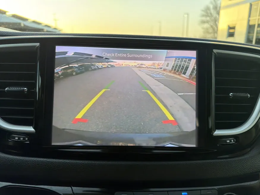 2023 Chrysler Pacifica Touring L | Photo 17 of 22