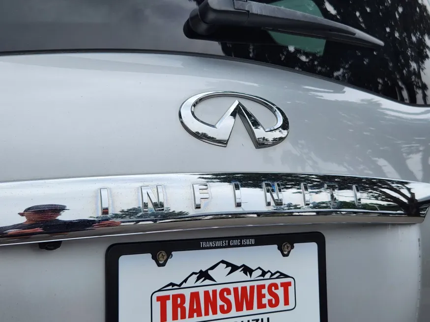 2017 Infiniti QX80 | Photo 14 of 33