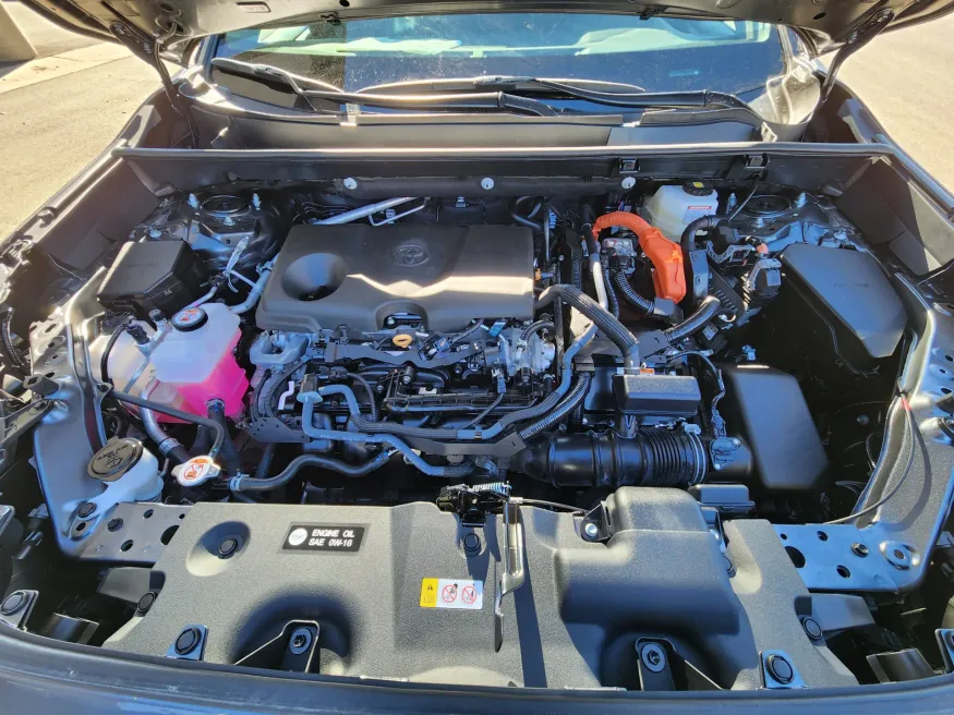 2025 Toyota RAV4 Hybrid XLE | Photo 20 of 30