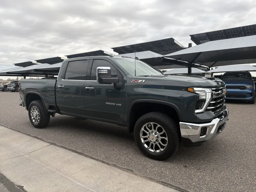 2026 Chevrolet Silverado 3500HD LTZ | Photo 6 of 22