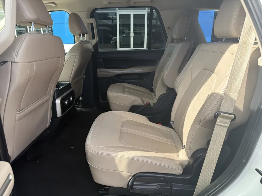2024 Ford Expedition Limited | Photo 15 of 26