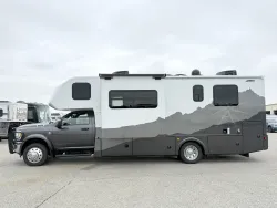 2024 Dynamax Isata 28SS | Thumbnail Photo 17 of 24