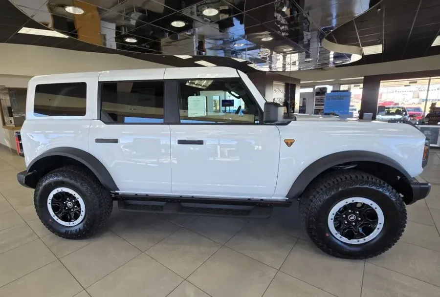 2026 Ford Bronco | Photo 4 of 28